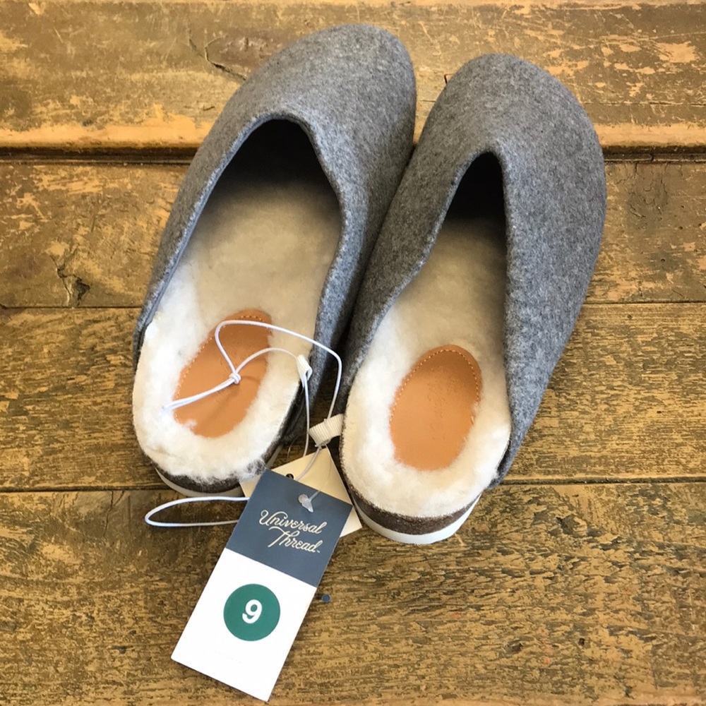 Universal Thread Gray Slipper Size 9